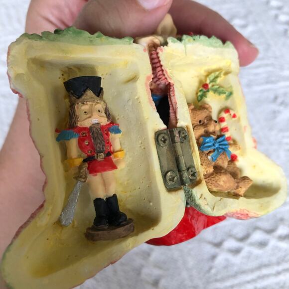 1994 Poly Stone Santa's Elf With Stocking Hinged Figurine 4" Gnome Bear Soldier - Picture 5 of 10